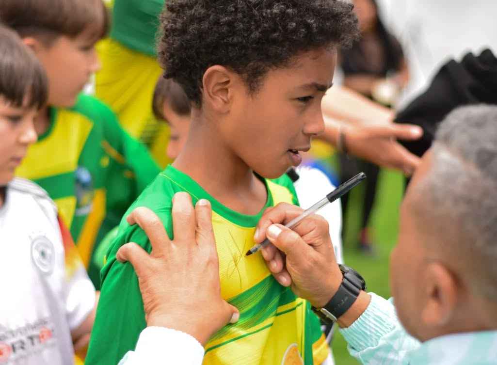 ¡Los niños están felices con el nuevo Estadio de Sonsón!