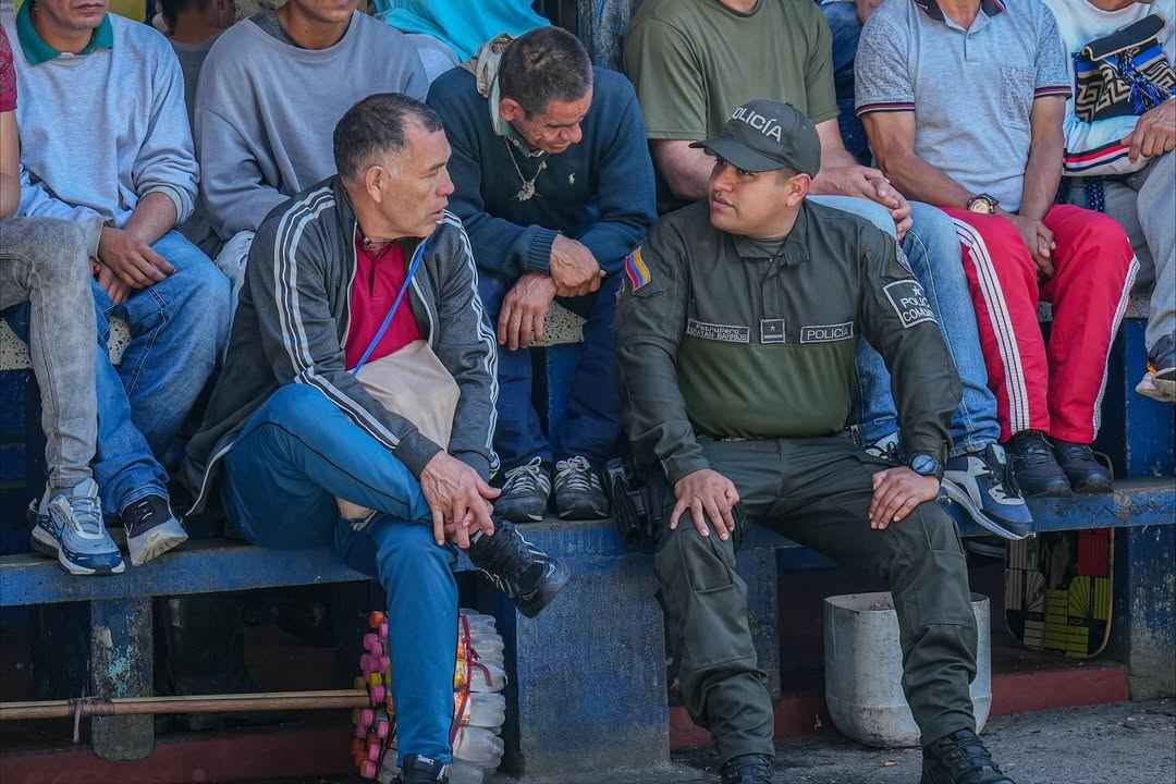 Jornada de peluquería y música en vivo en el INPEC Sonsón