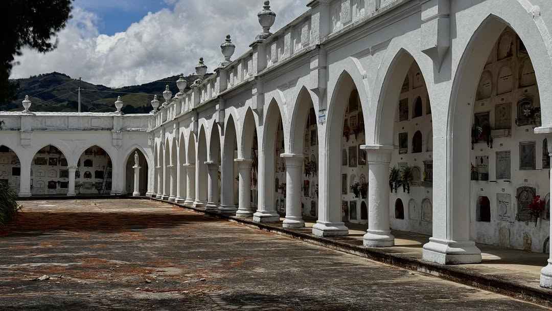 Recorrido en el Museo Parque Cementerio San José en el marco del Mes del Patrimonio